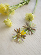 ガーベラブローチ