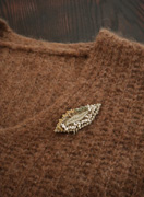 リーフブローチ