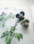 ビオラのブローチ（緑紺）