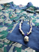 不揃いなビーズが主役のネックレス